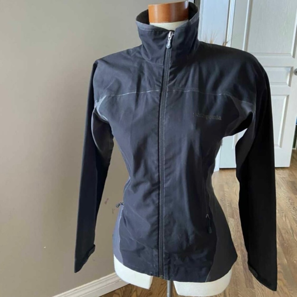 Patagonia rain jacket sz S